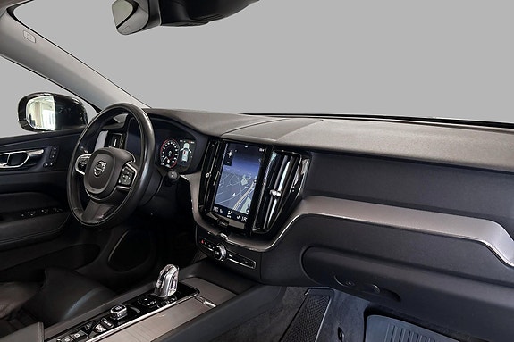 Volvo XC60 11 of 28