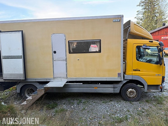 Mercedes-Benz 818/42AT 6 of 30