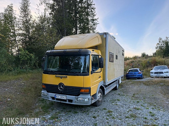 Mercedes-Benz 818/42AT 4 of 30