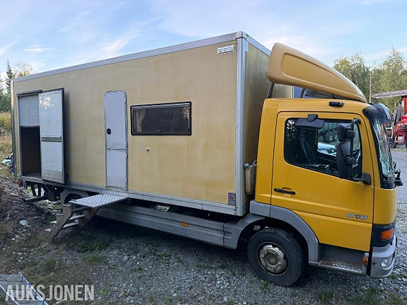 Mercedes-Benz 818/42AT 5 of 30