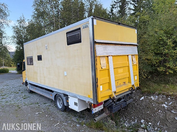 Mercedes-Benz 818/42AT 7 of 30