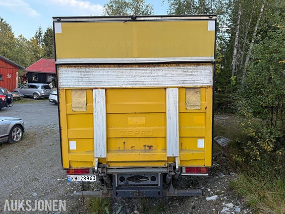 Mercedes-Benz 818/42AT 8 of 30