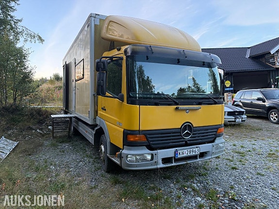 Mercedes-Benz 818/42AT 3 of 30
