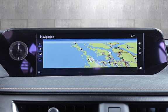 Lexus UX300e 14 of 25