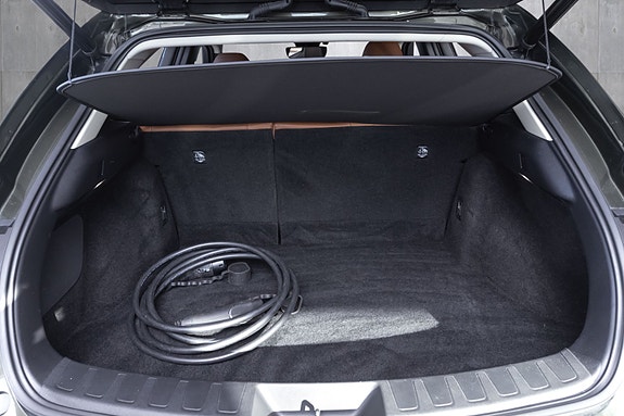 Lexus UX300e 25 of 25