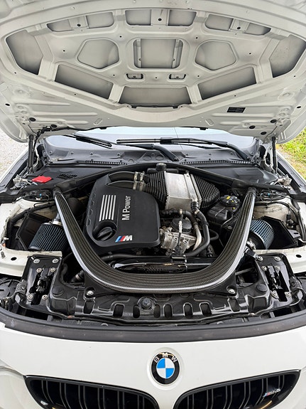 BMW M4 9 of 15