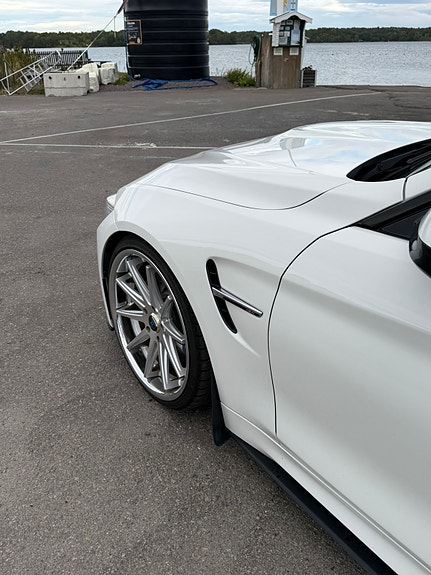 BMW M4 7 of 15