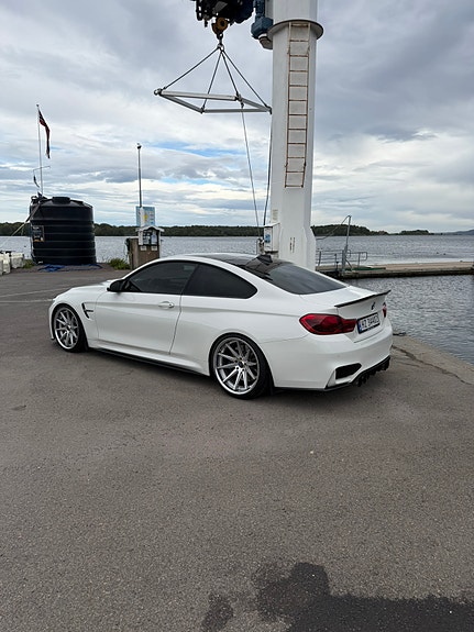 BMW M4 3 of 15