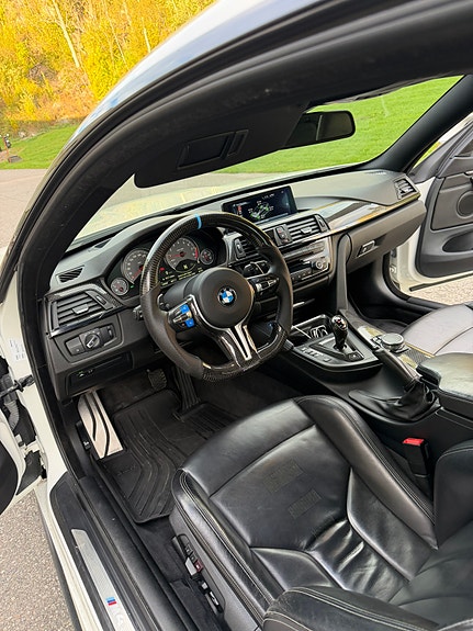 BMW M4 10 of 15