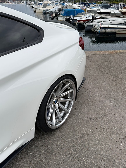 BMW M4 6 of 15