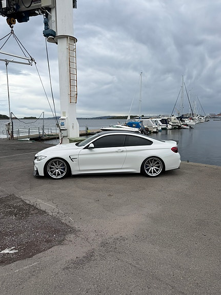 BMW M4 2 of 15