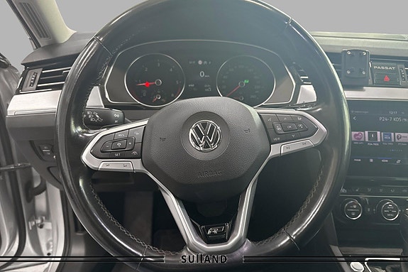 Volkswagen Passat 12 of 21