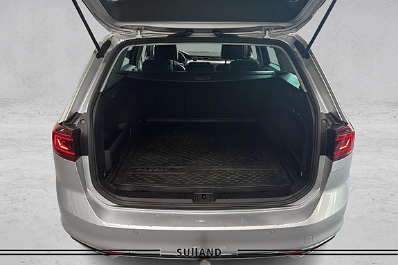 Volkswagen Passat 18 of 21