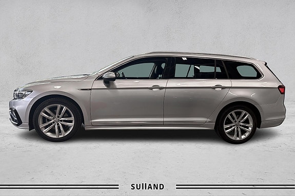 Volkswagen Passat 2 of 21