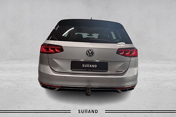 Volkswagen Passat 4 of 21