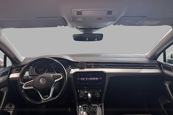 Volkswagen Passat 10 of 21