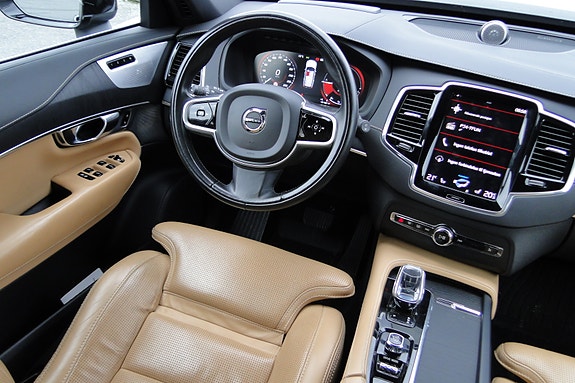 Volvo XC90 13 of 20