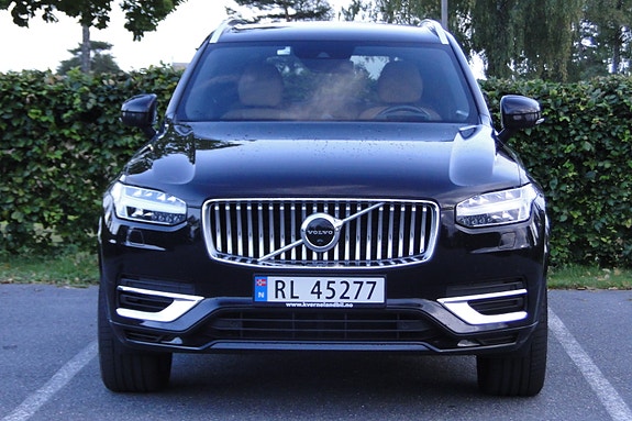 Volvo XC90 2 of 20