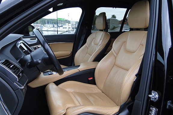 Volvo XC90 11 of 20
