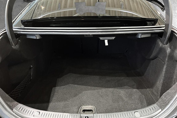 Mercedes-Benz E200 14 of 15