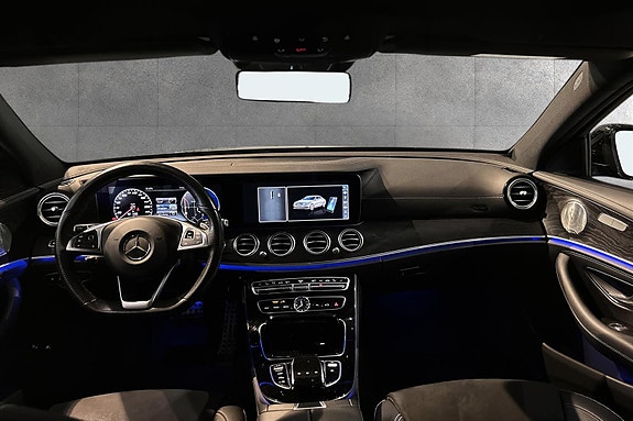 Mercedes-Benz E200 11 of 15