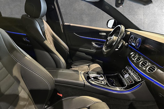 Mercedes-Benz E200 15 of 15