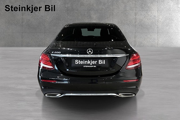 Mercedes-Benz E200 3 of 15