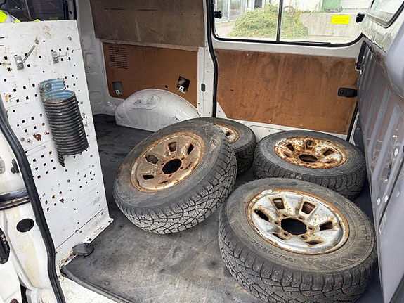 Toyota HiAce 14 of 14