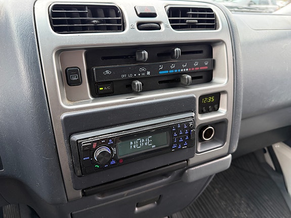 Toyota HiAce 11 of 14