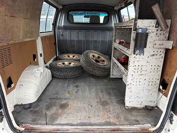 Toyota HiAce 12 of 14