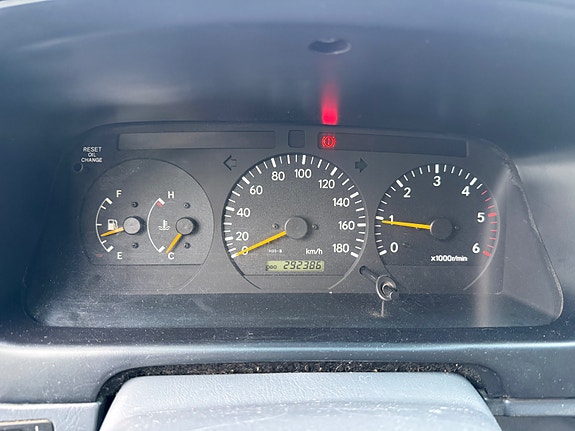 Toyota HiAce 10 of 14