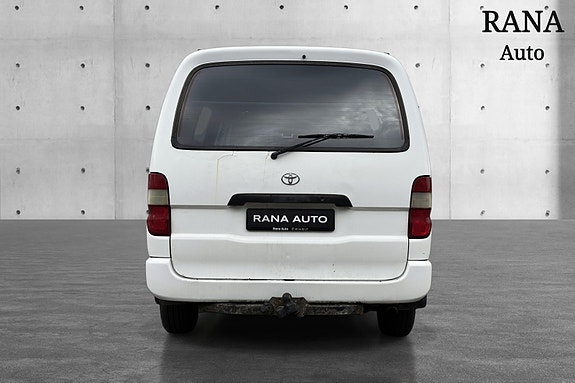 Toyota HiAce 4 of 14