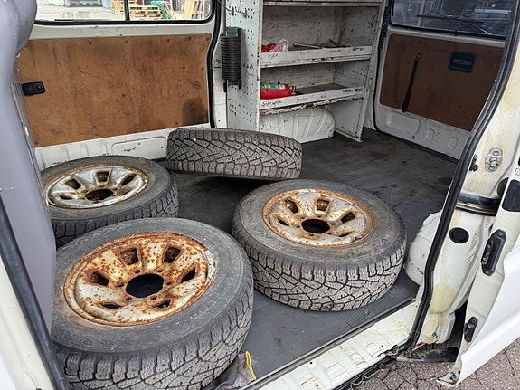 Toyota HiAce 13 of 14