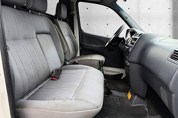 Toyota HiAce 8 of 14