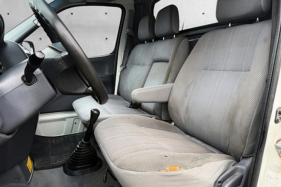 Toyota HiAce 7 of 14