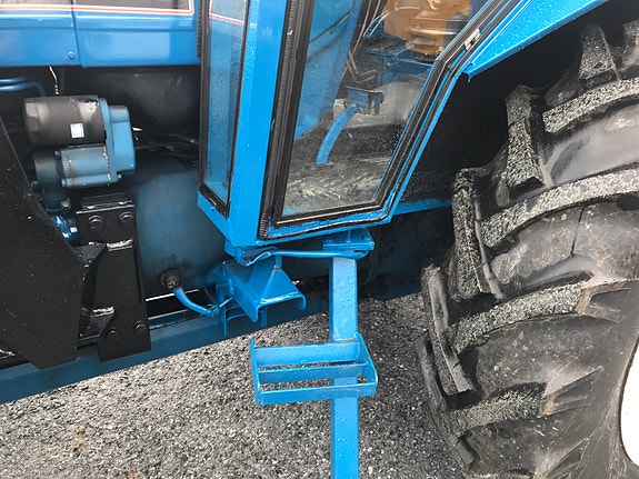Ford 5610 4 of 24