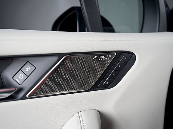 Jaguar I-PACE 28 of 30