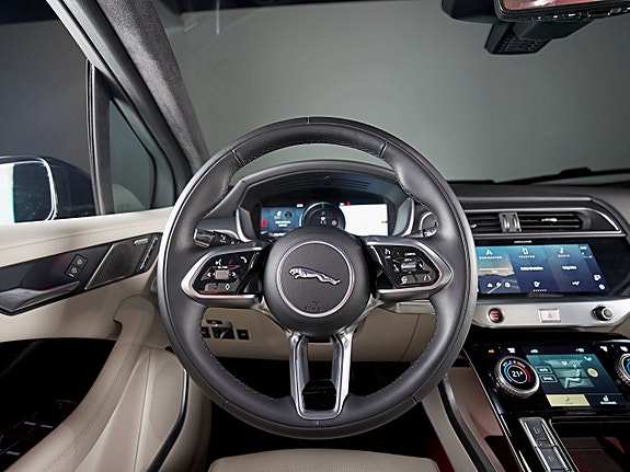 Jaguar I-PACE 17 of 30