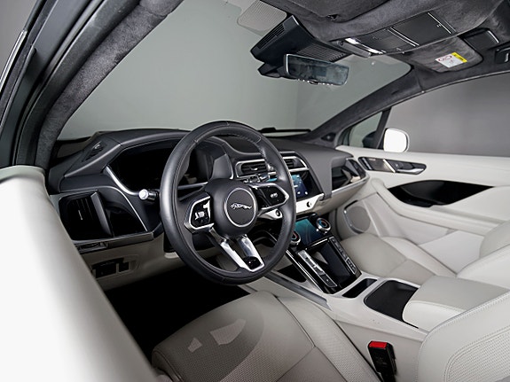 Jaguar I-PACE 13 of 30