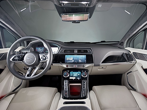 Jaguar I-PACE 16 of 30