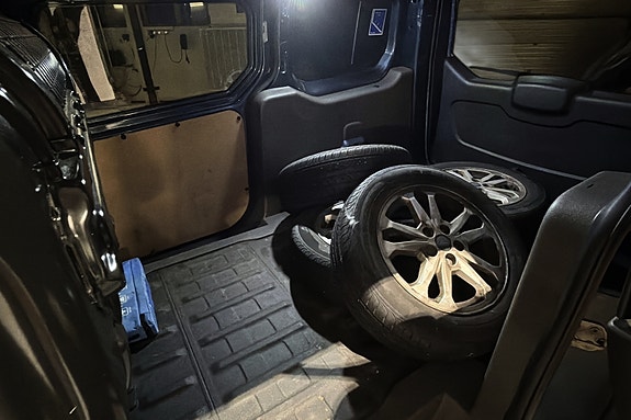 Ford Transit Connect 11 of 17