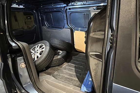 Ford Transit Connect 13 of 17