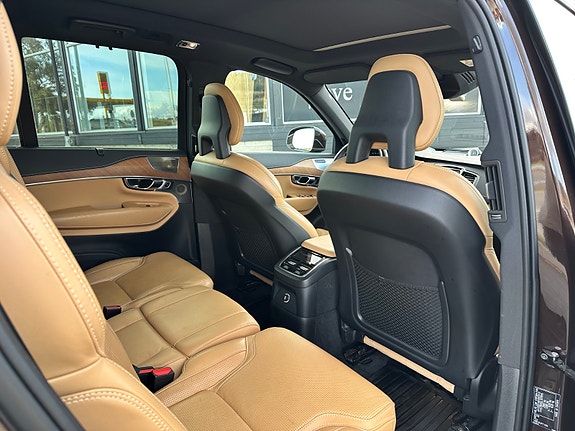Volvo XC90 28 of 30