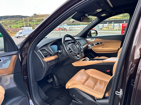Volvo XC90 9 of 30