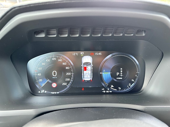 Volvo XC90 30 of 30