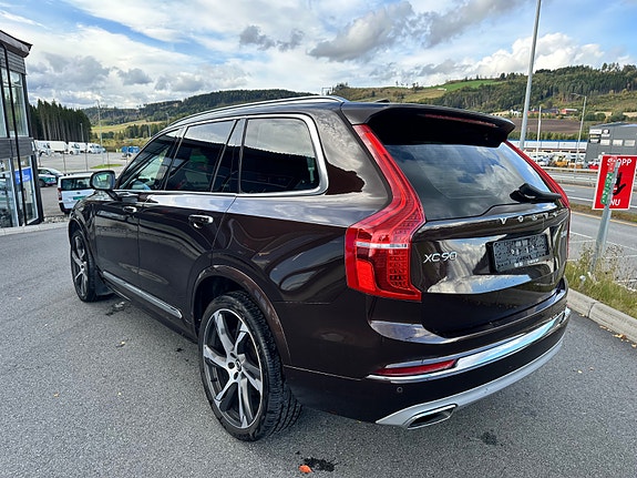 Volvo XC90 5 of 30