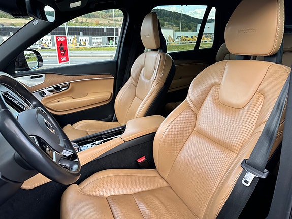 Volvo XC90 11 of 30