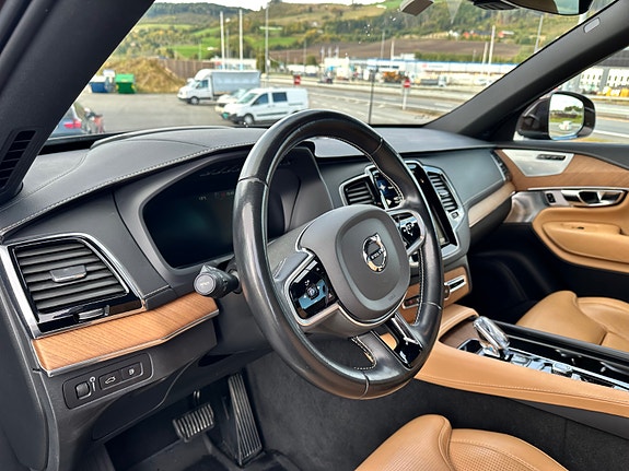 Volvo XC90 16 of 30