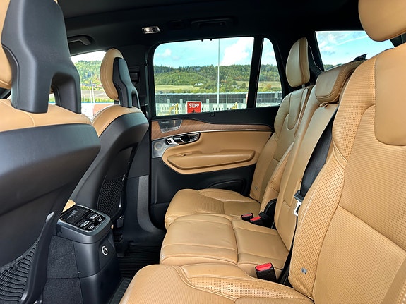 Volvo XC90 23 of 30