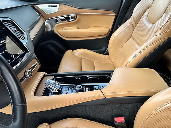Volvo XC90 12 of 30